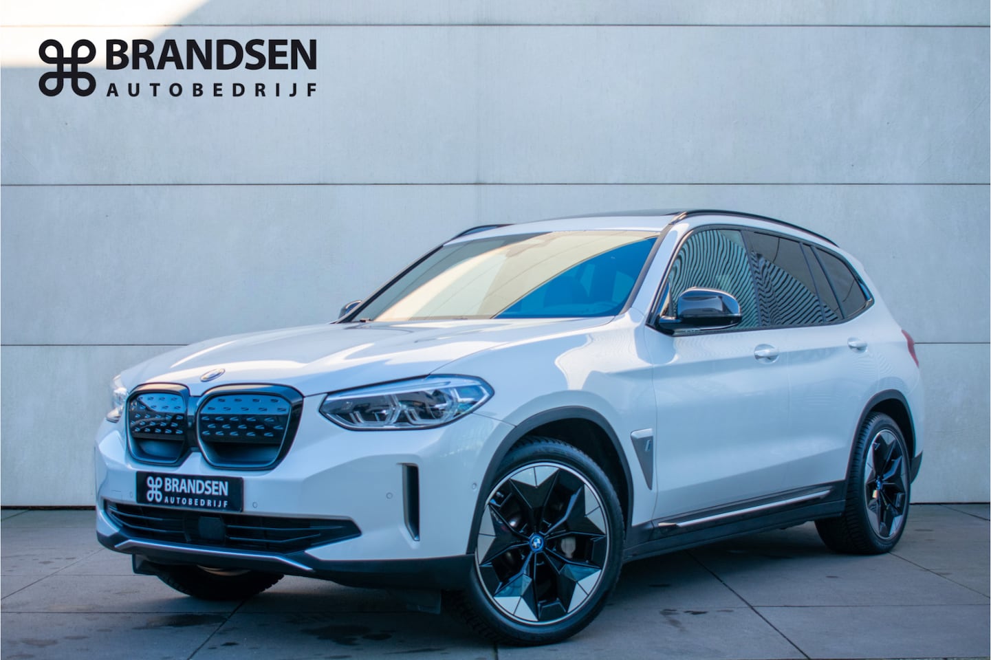 BMW iX3 - High Executive 80 kWh Pano - 360 - ACC - Keyless - Head up - Leder - Trekhaak - AutoWereld.nl