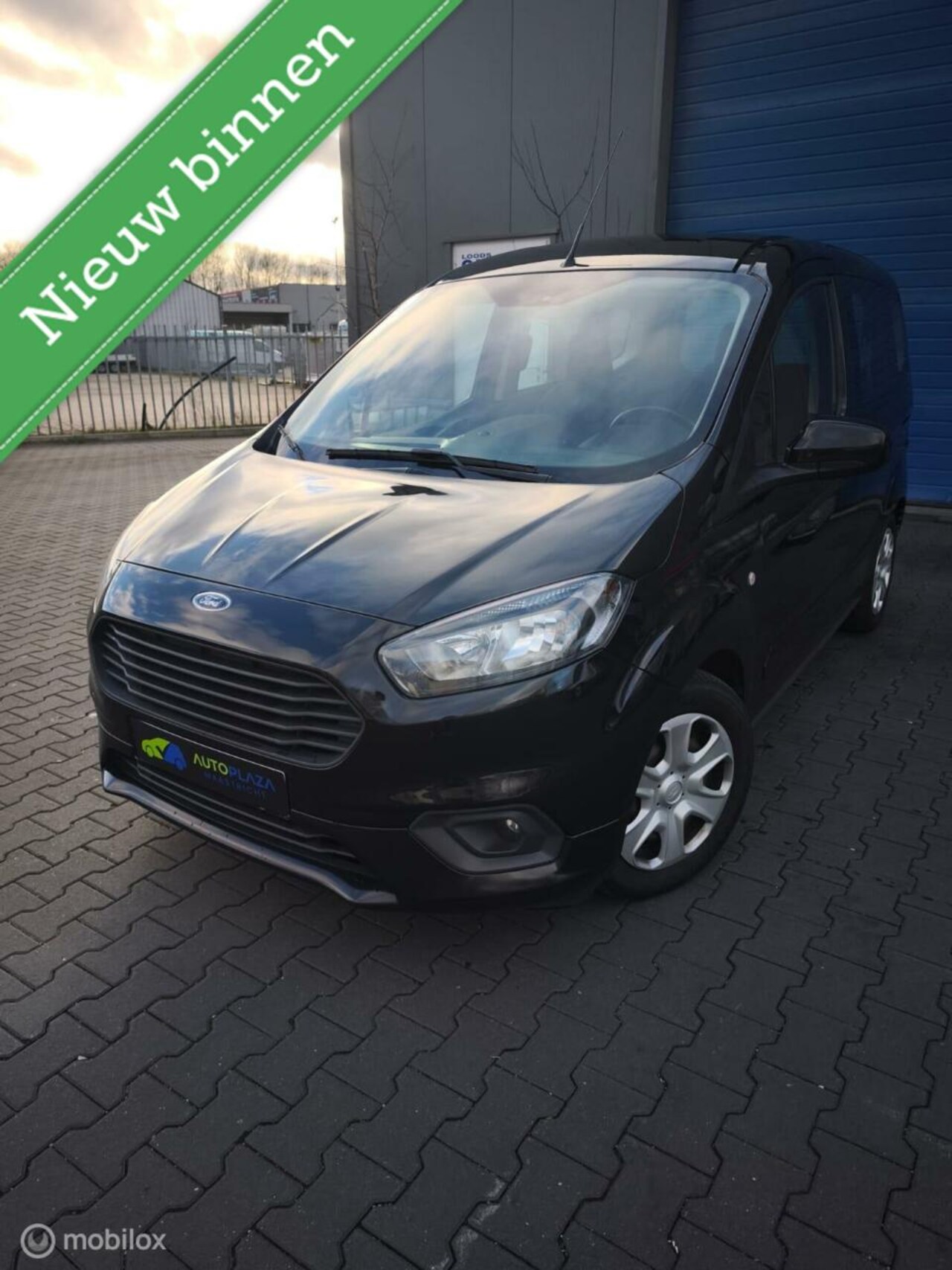 Ford Tourneo Courier - 1.0 / 2019 / Titanium / New Editions / - AutoWereld.nl