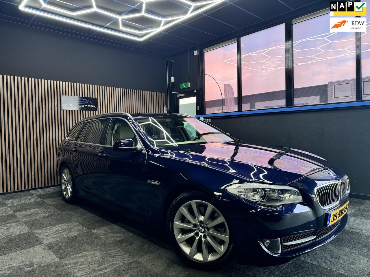 BMW 5-serie Touring - 520i High Executive Pano Sport Leder Navi Cruise Bom Volle Auto!!! - AutoWereld.nl