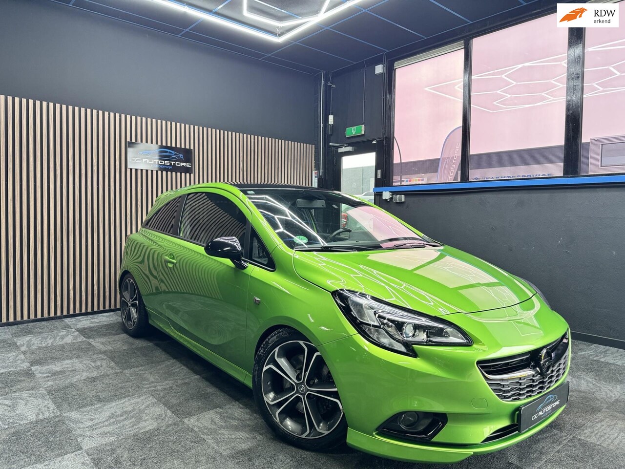 Opel Corsa - 1.4 150Pk Opc Color Edition 1e Eig Vol Opties In Nieuwstaat!! - AutoWereld.nl