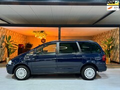 Volkswagen Sharan - 2.0 Trendline 7P Trekhaak Panorama Stoelverwarming Clima Rijklaar