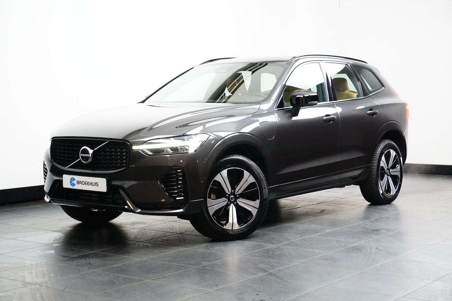 Volvo XC60 - 2.0 T6 Plug-in hybrid AWD Plus Dark - AutoWereld.nl