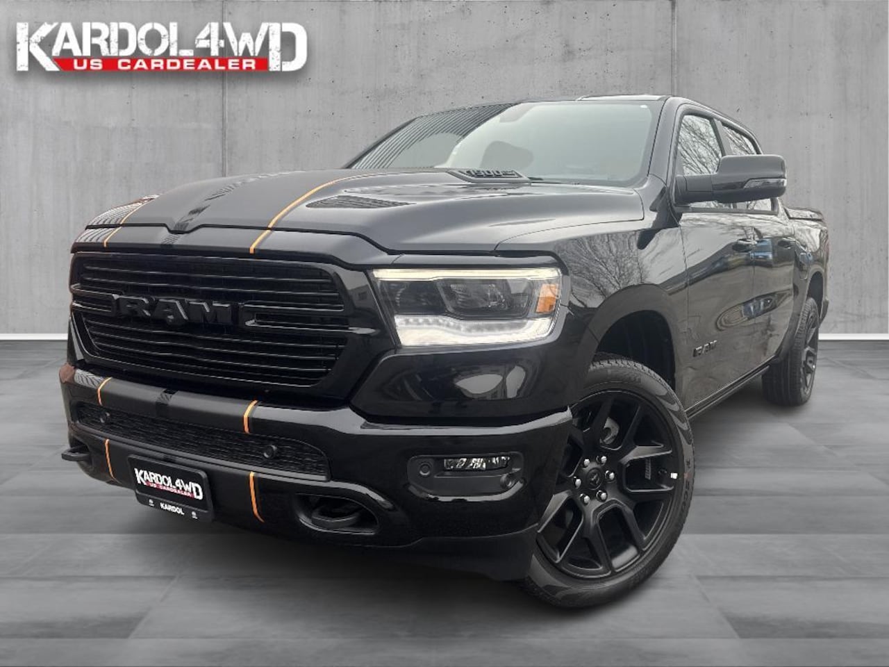 Dodge Ram 1500 - 5.7 V8 4x4 Crew Cab Laramie | Model24 BPM VRIJ!| Elektr. treeplanken | SPECIAL STRIPING| H - AutoWereld.nl