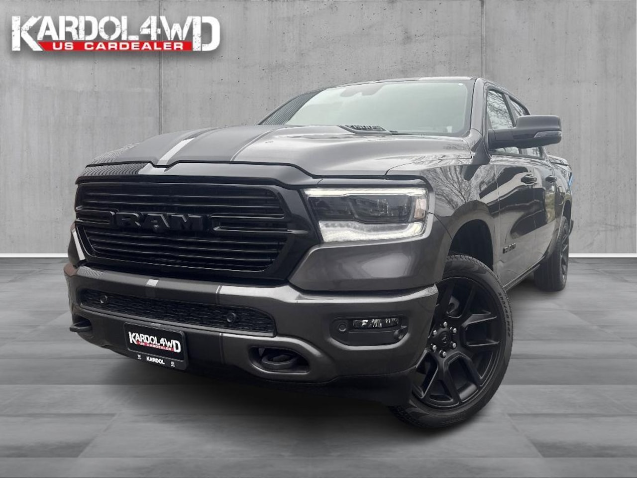 Dodge Ram 1500 - 5.7 V8 4x4 Crew Cab Laramie | Model24 BPM VRIJ!| Elektr. treeplanken | SPECIAL STRIPING| H - AutoWereld.nl