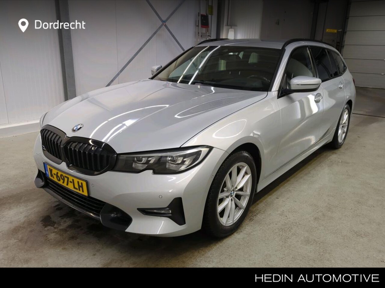 BMW 3-serie Touring - 318i Sportline | Trekhaak | Camera| Hifi | Winter en Zomerset - AutoWereld.nl