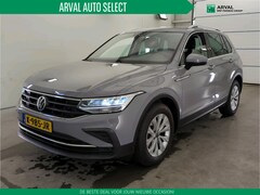 Volkswagen Tiguan - 1.5 TSI 150pk Life Business | Trekhaak | Winterpakket | Ergo-Active stoelen | Navigatie |