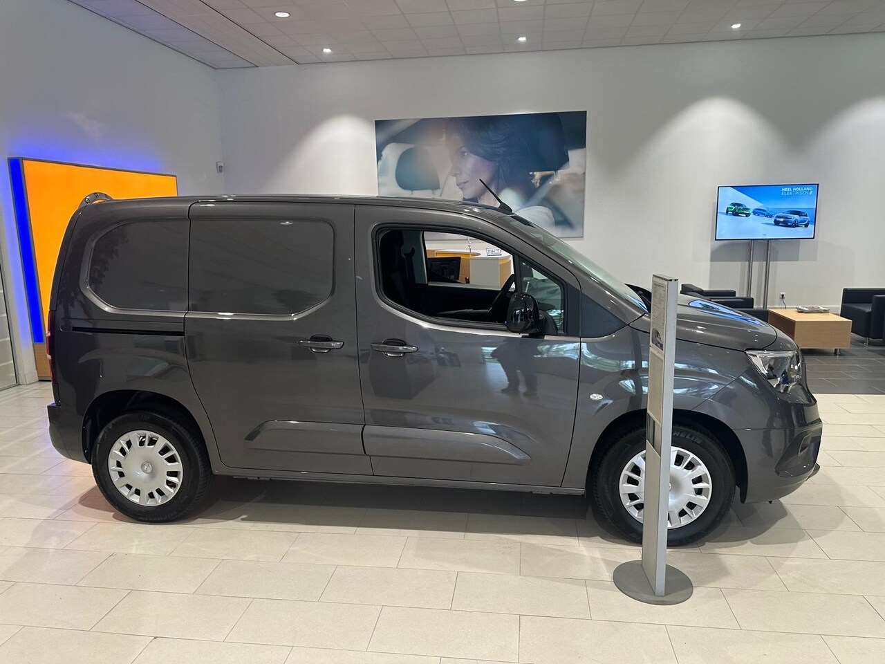 Opel Vivaro - 2.0 Diesel 145 S&S L3 - AutoWereld.nl