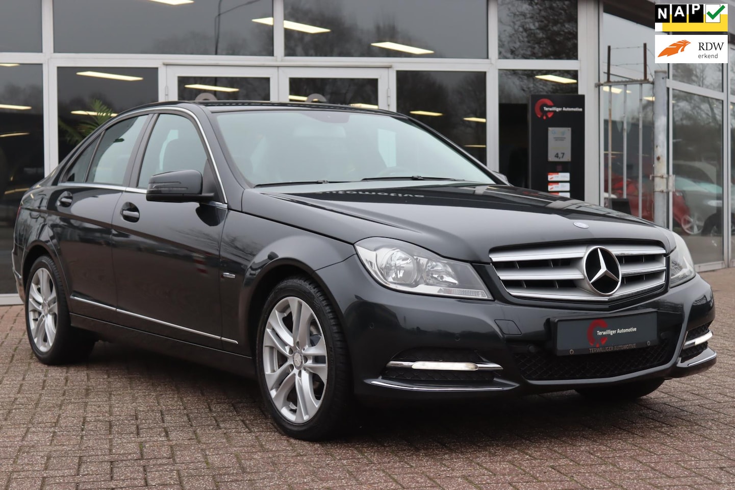 Mercedes-Benz C-klasse - 180 Avantgarde | AUTOMAAT | LEDER | TREKHAAK | NAP | ALL SEASON - AutoWereld.nl