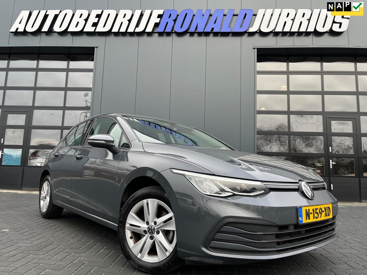 Volkswagen Golf - 1.0 eTSI Life NL.Auto/Virtual Cockpit/Automaat/Nardo Grey/Adaptive Cruise/1Ste Eigenaar/De - AutoWereld.nl