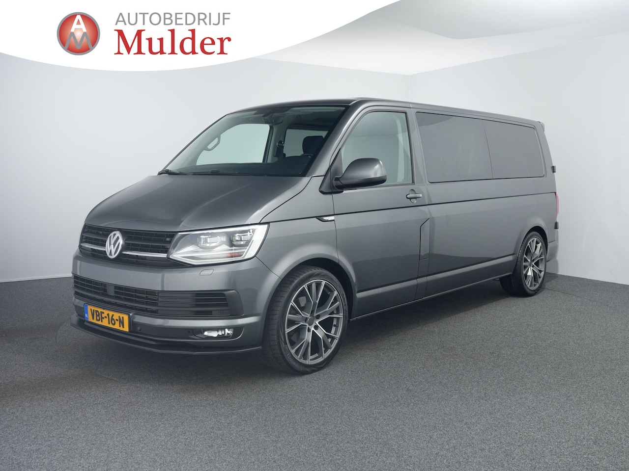 Volkswagen Transporter - 2.0 TDI L2H3 Highline | Led | Dubbele cabine | Carplay | 20inch | Verlaagd | ACC | - AutoWereld.nl