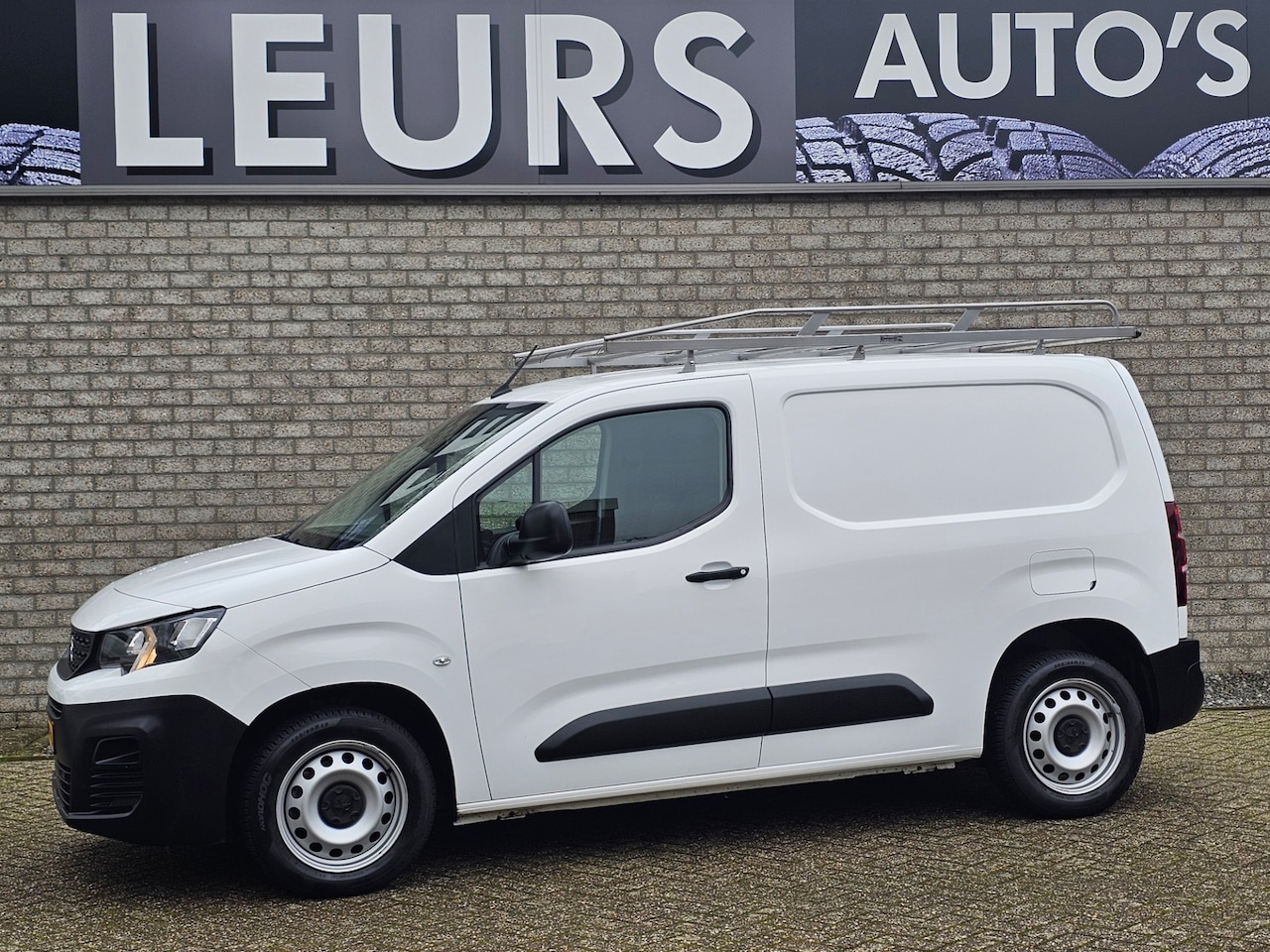 Peugeot Partner - 1.5 BlueHDI Premium Trekhaak/Imperial - AutoWereld.nl