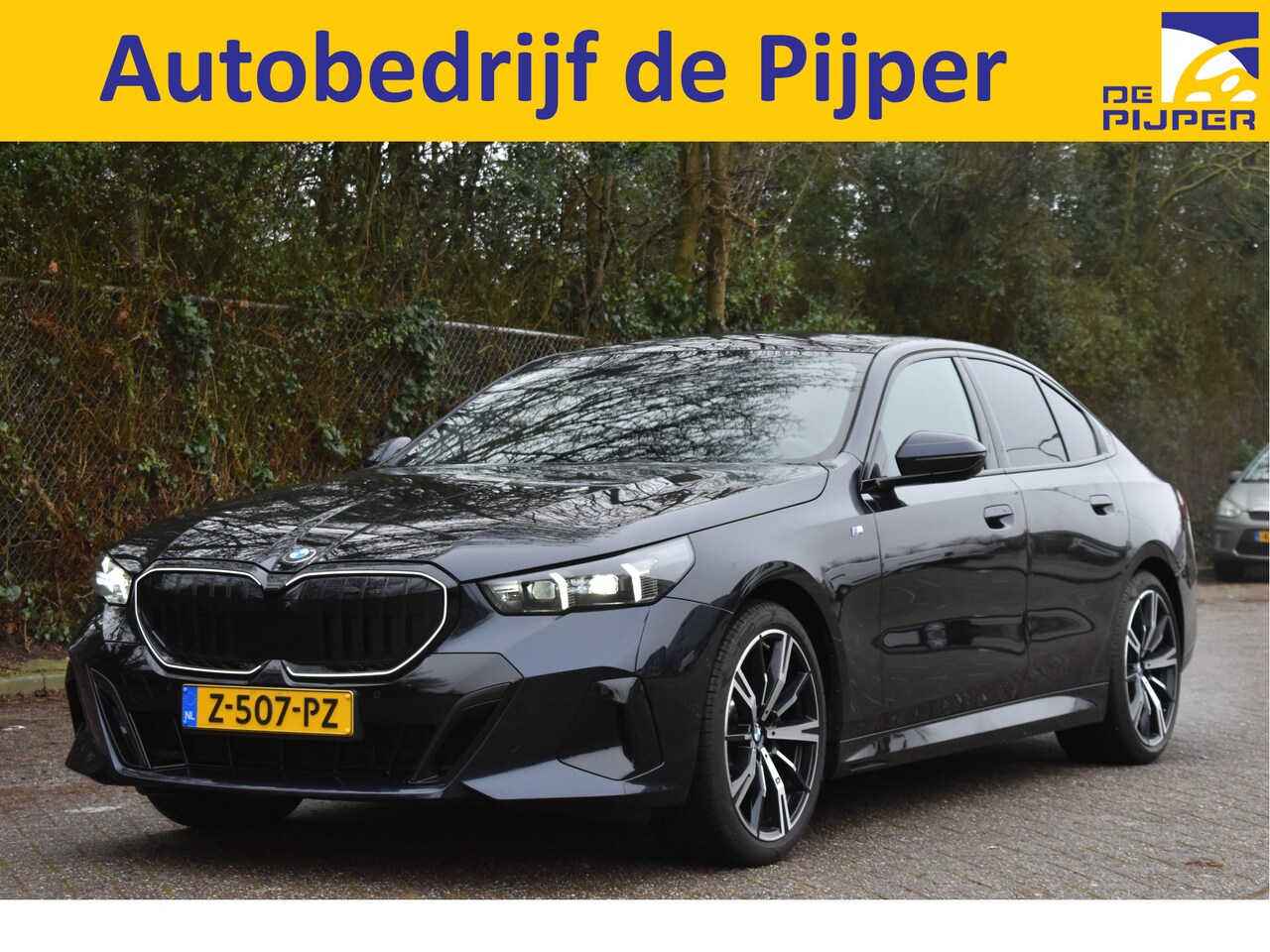 BMW 5-serie - 520i M-Sport MHEV | Vol | NL-Auto | Pano | 360 gr.camera | Elekt.haak | HUD | Keyless | Ha - AutoWereld.nl