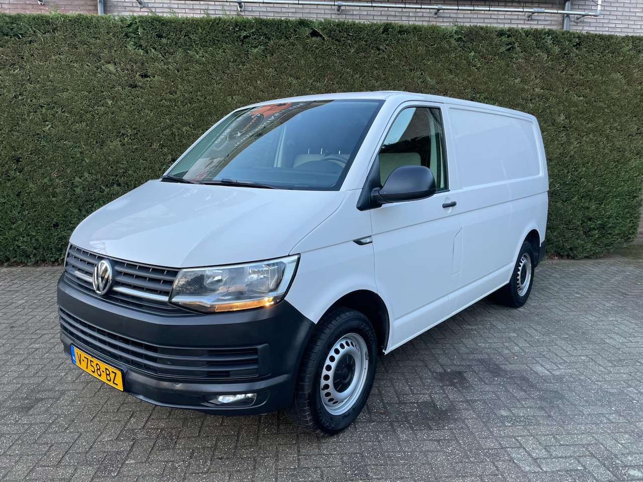 Volkswagen Transporter - 2.0 TDI L1H2 Comfortline Trekhaak, Navi, Apple-carplay, PDC ! - AutoWereld.nl