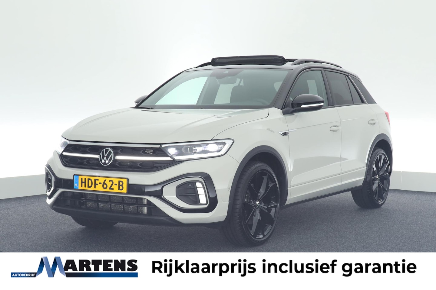 Volkswagen T-Roc - 1.5 TSI 150pk DSG R-Line Business+ Black Style Trekhaak Camera IQ.Light Panoramadak Virtua - AutoWereld.nl