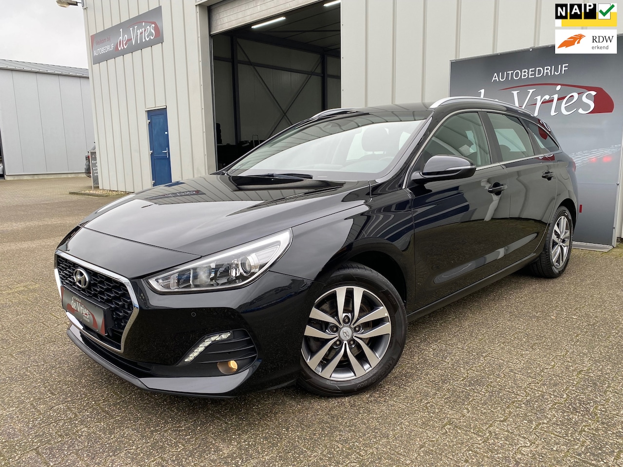 Hyundai i30 Wagon - / Navi / Clima / Cruise / Camera / Trekhaak / Stoel en stuurverw. 1.4 T-GDI Premium - AutoWereld.nl