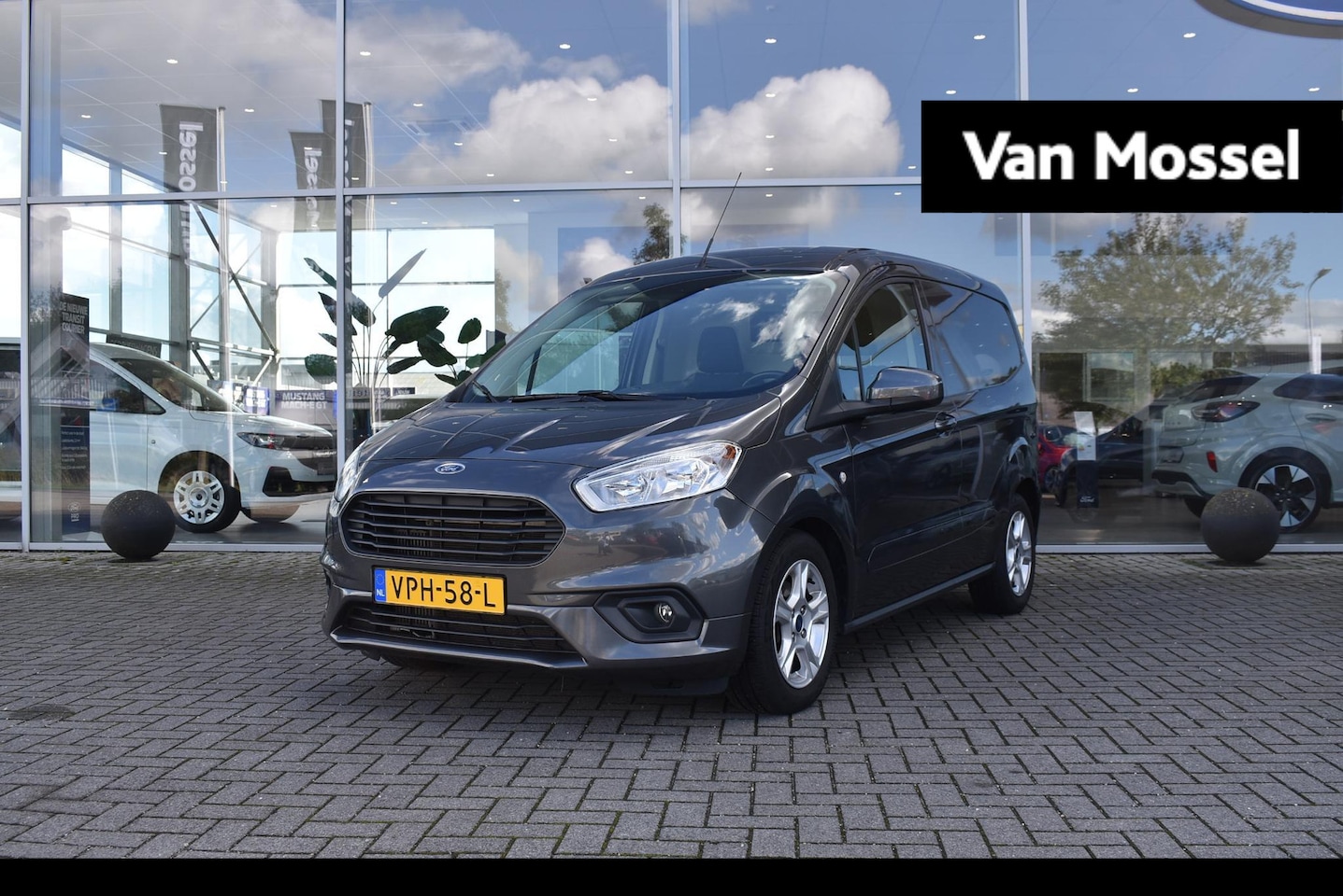 Ford Transit Courier - 1.0 Limited EcoBoost S&S | Cruise Control | Achteruitrijcamera | Navigatie | Schuifdeur Zi - AutoWereld.nl