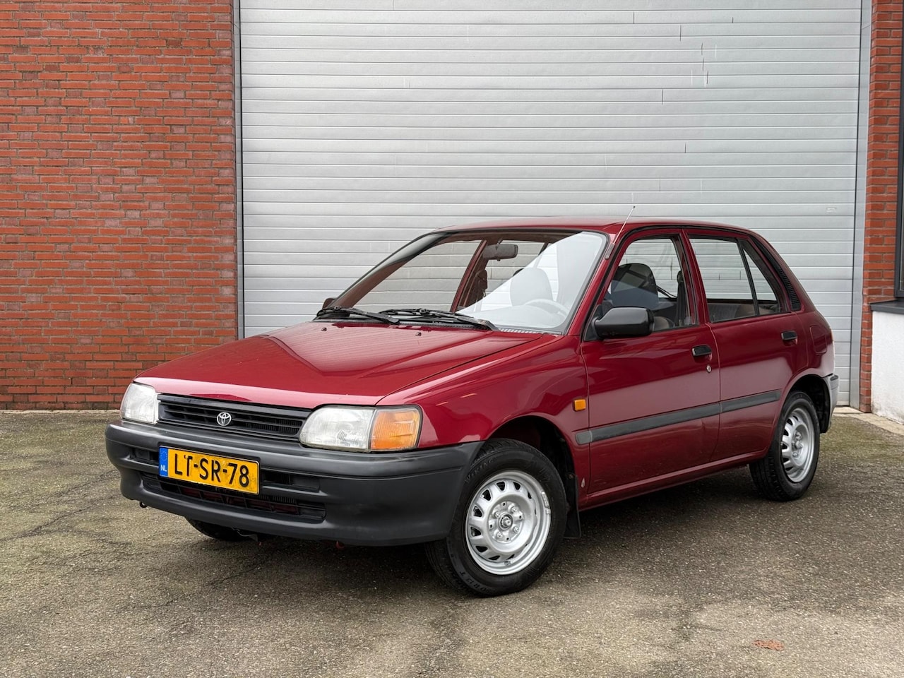 Toyota Starlet - 1.3 XLi | NAP | NEW APK | STUURBEKRACHTIGING - AutoWereld.nl