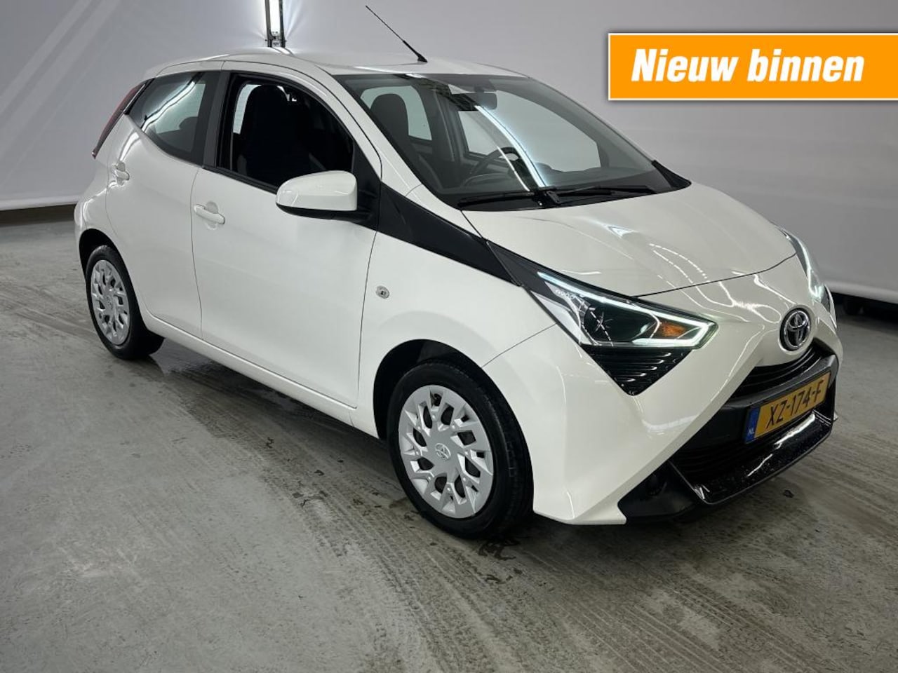 Toyota Aygo - 1.0 VVT-I X-PLAY 5-DRS LUXE UITVOERING! - AutoWereld.nl