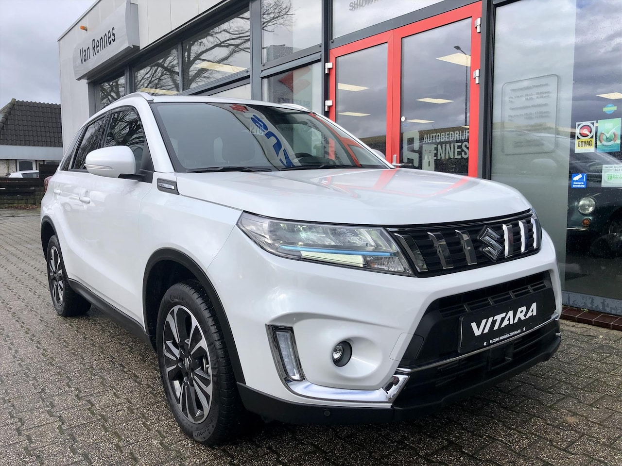 Suzuki Vitara - WINTERVOORDEEL GRATIS TREKHAAK! 1.4 Hybrid Style (RIJKLAARPRIJS) - AutoWereld.nl