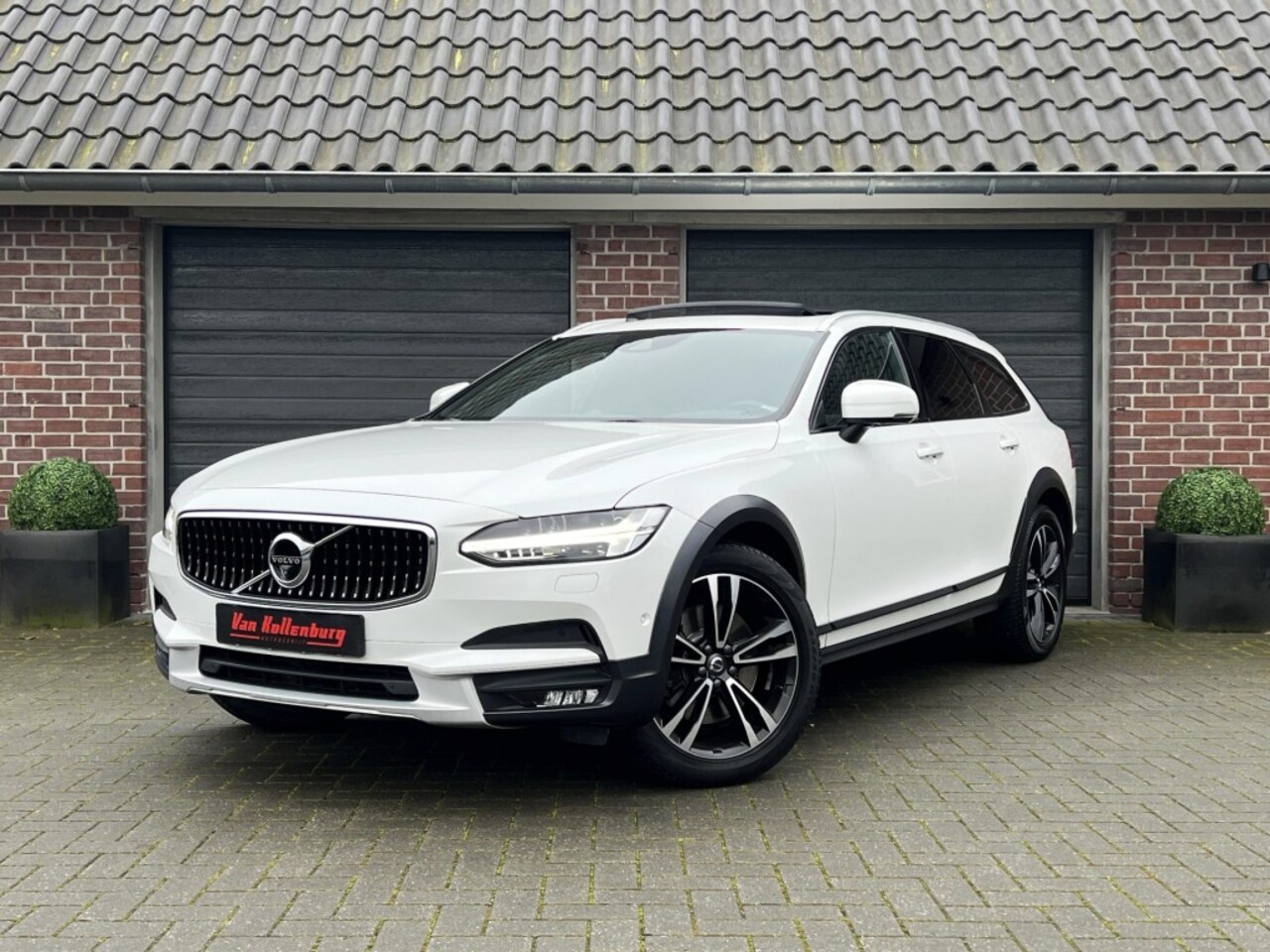 Volvo V90 Cross Country - 2.0 T5 AWD Pro Pano BW 360 Led Acc Intellisafe - AutoWereld.nl