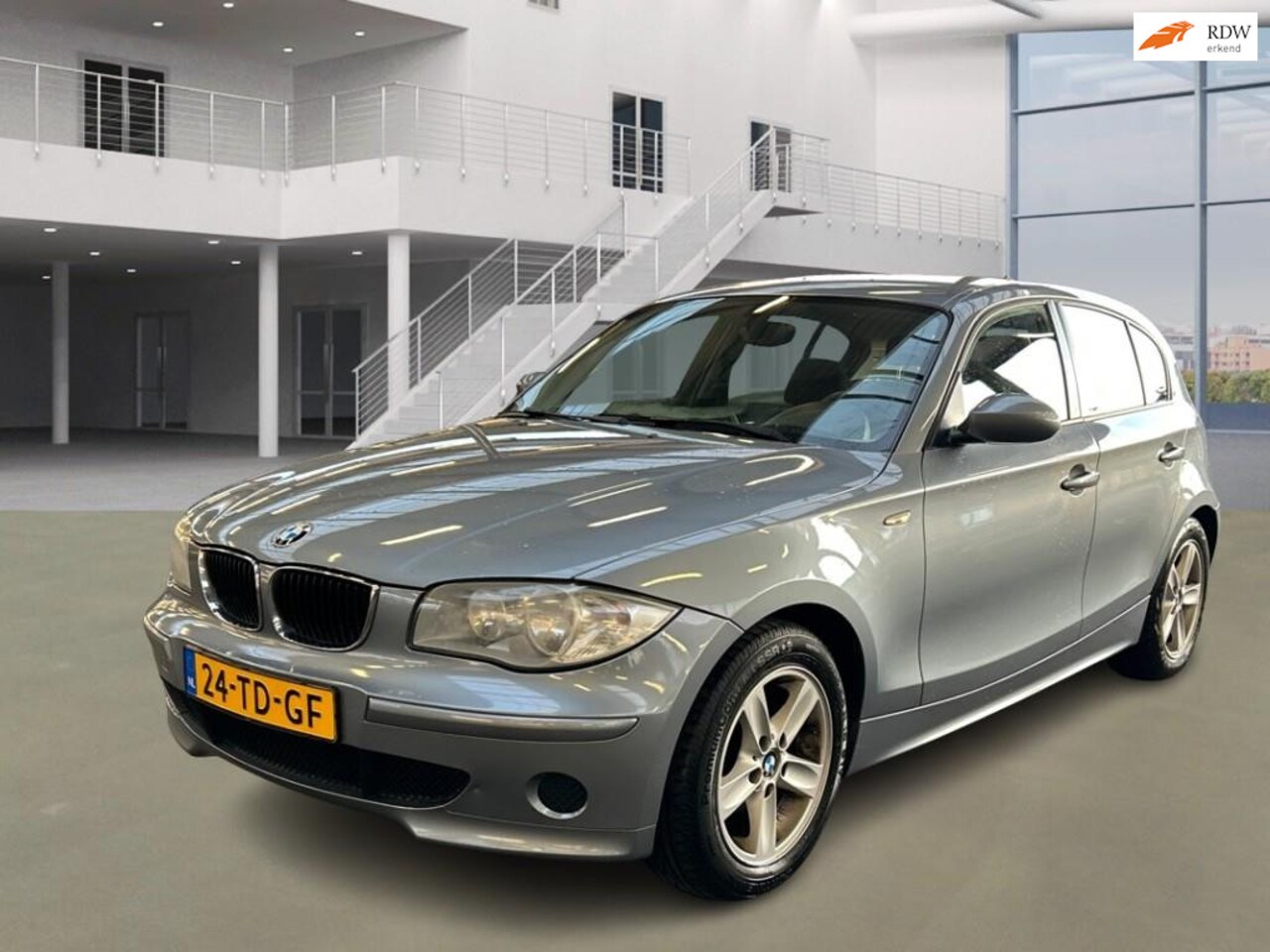 BMW 1-serie - 118d Business Line AIRCO TREKHAAK 2 X SLEUTELS - AutoWereld.nl