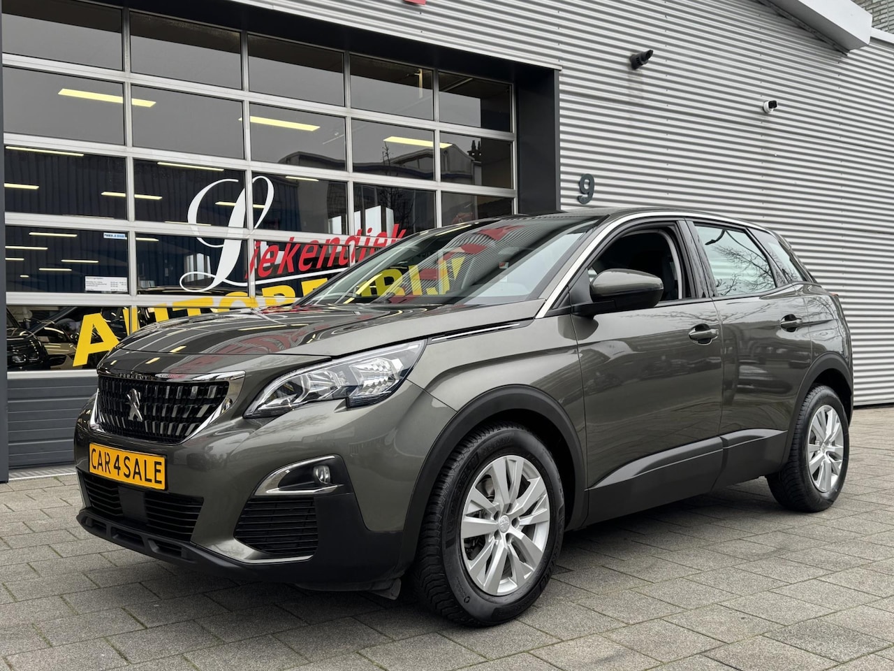 Peugeot 3008 - 1.2 PureTech Active - Navigatie I Airco I PDC / LED I Sport velgen I 55.000 KM - Dealer on - AutoWereld.nl