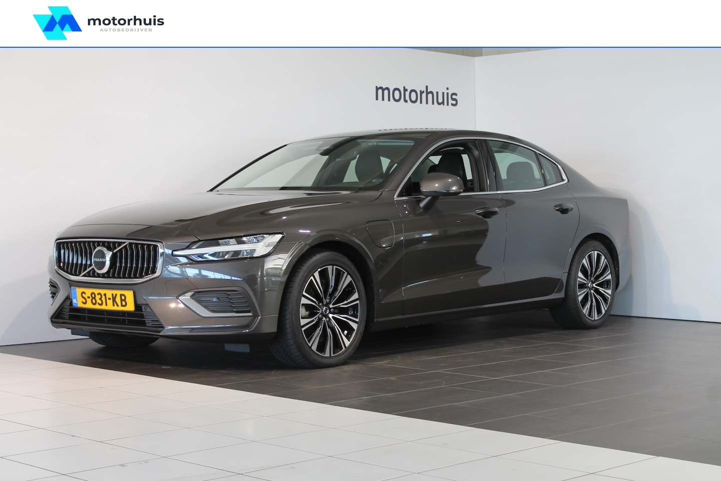 Volvo S60 - T6 Recharge 350pk Plug-In Hybrid AWD Aut Plus Bright - AutoWereld.nl