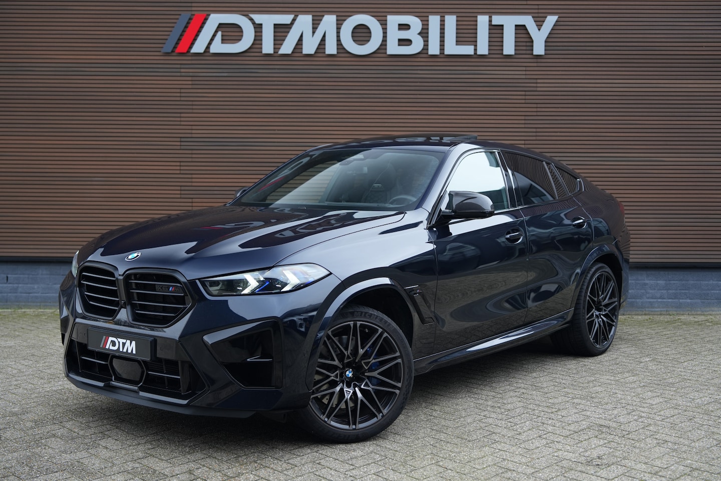 BMW X6 - M Competition | Facelift | M Drivers Pack | Pano | Innovation Pack | - AutoWereld.nl