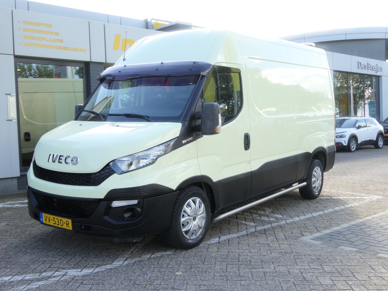 Iveco Daily - 35S17V 3.0 352 L2H2 | 170pk | Sidebars | Trekhaak | 3.500KG - AutoWereld.nl