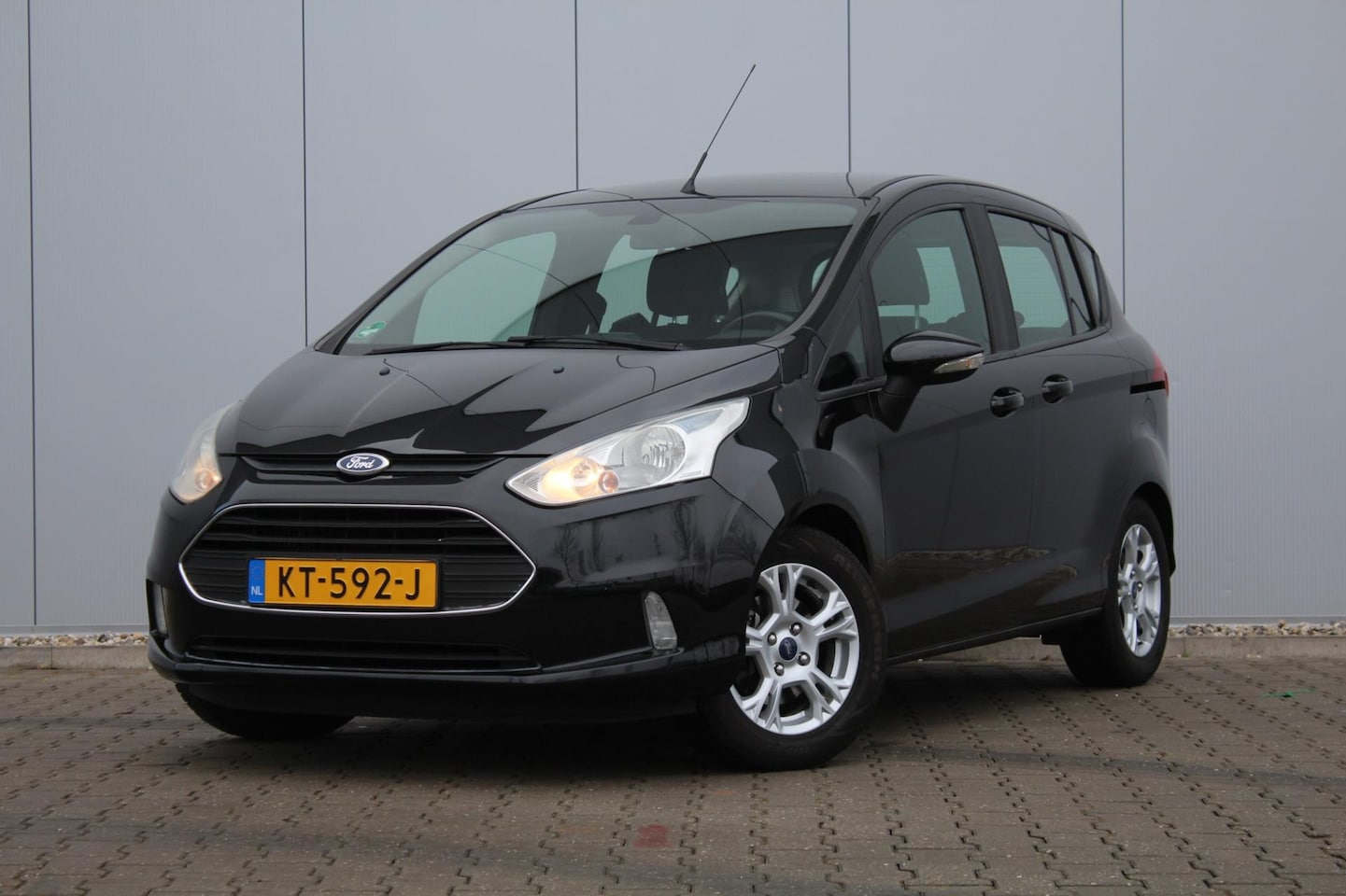 Ford B-Max - 1.0 EcoBoost Titanium | Stoelverwarming | Climate control | Trekhaak | PDC | APK | - AutoWereld.nl