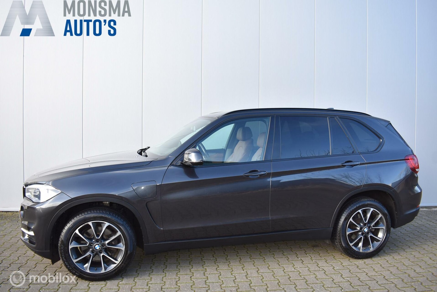 BMW X5 - 40e High Exe Sophistograu ACC Softclose HUD HiFi 360° Camera 19" LMV Uitklapbare trekhaak - AutoWereld.nl