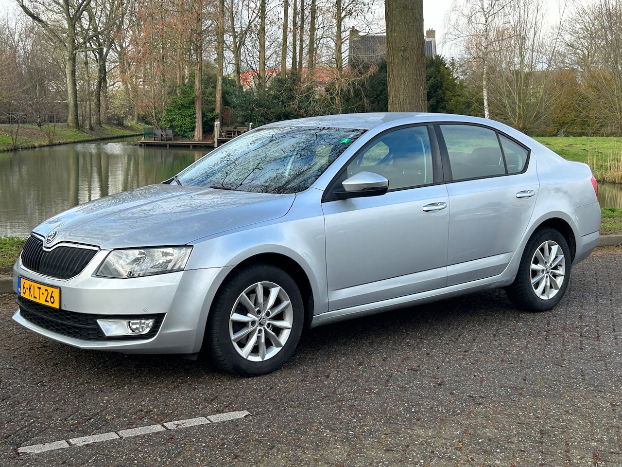 Skoda Octavia - 1.4 TSI Greentech Ambition Businessline 2013 Cruise Control! PDC V+A! 6-bak! Ruime auto! N - AutoWereld.nl