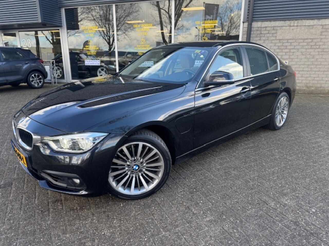 BMW 3-serie - 330e Cent.High Executive 184PK Automaat - AutoWereld.nl