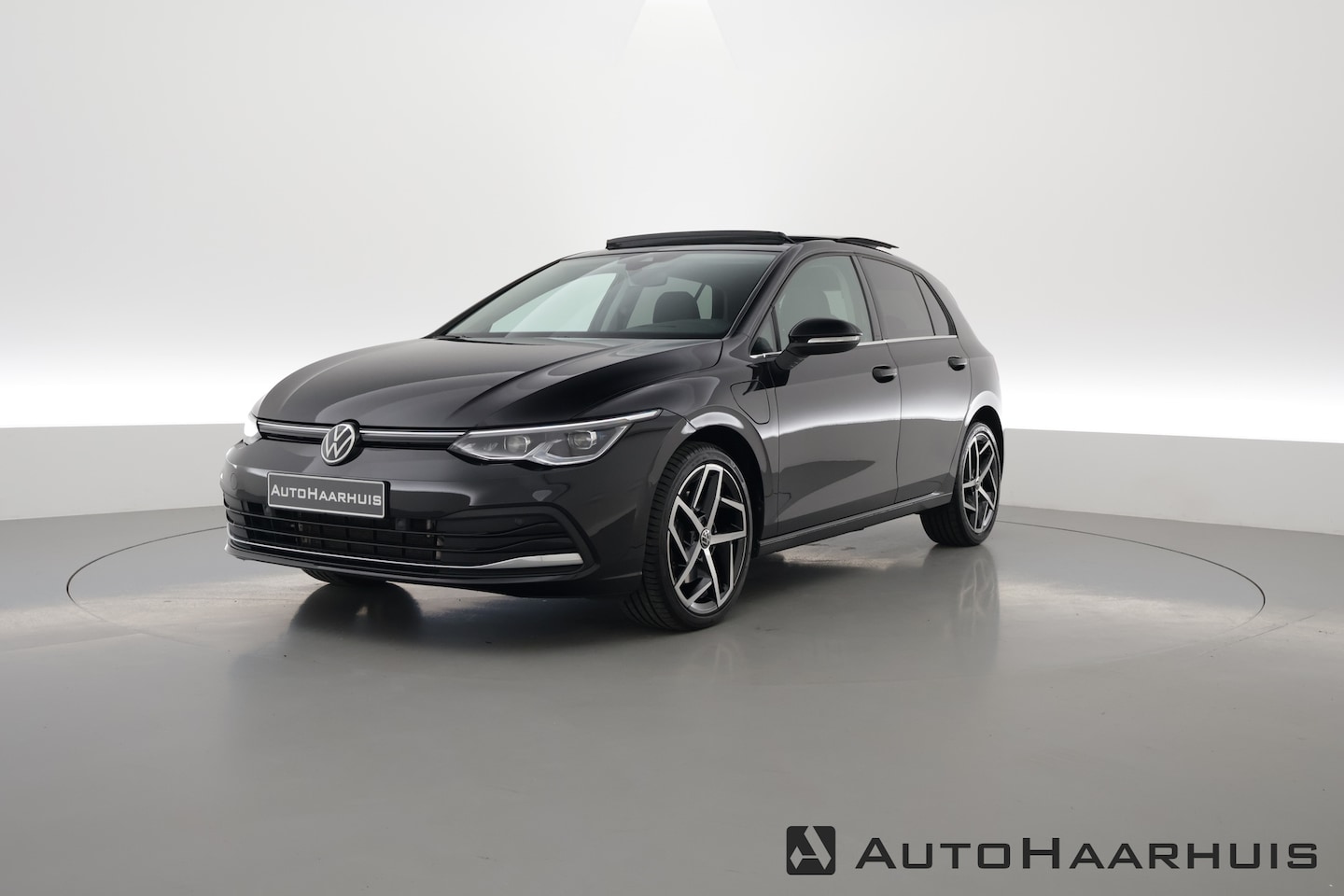 Volkswagen Golf - 1.4 eHybrid | IQ. Light | Pano | Navi | HUD | Keyless - AutoWereld.nl