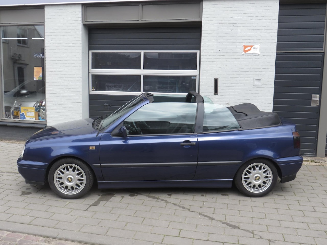 Volkswagen Golf Cabriolet - 1.8 Avantgarde Pink Floyd - AutoWereld.nl