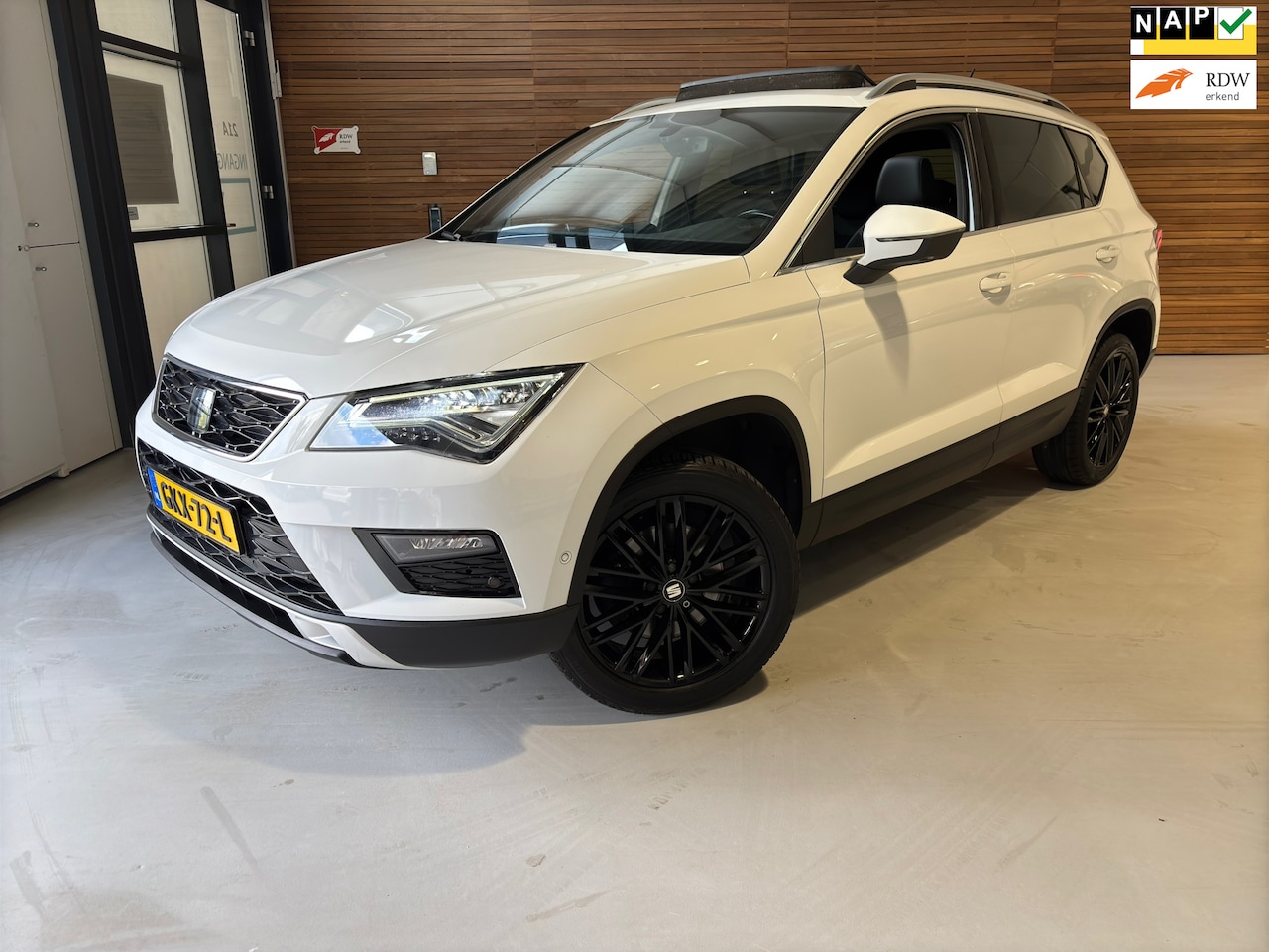 Seat Ateca - 1.4 EcoTSI Xcellence | Panorama | Camera | Apple Carplay | Full LED | NAVI | Cruisecontrol - AutoWereld.nl