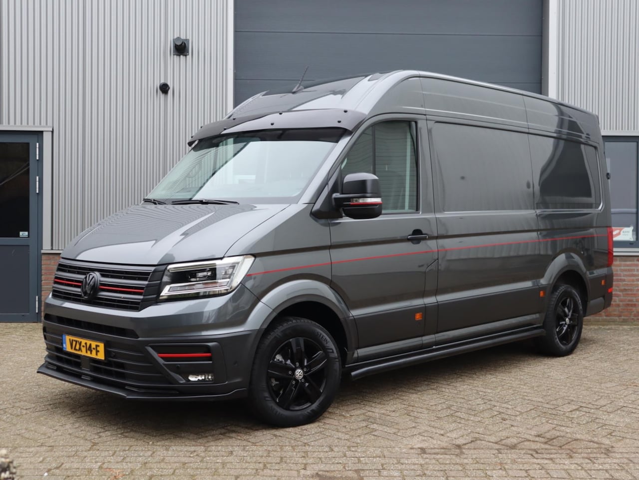 Volkswagen Crafter - 35 2.0 TDI 177pk Aut. Exclusive Hero-Edition L3H3 - AutoWereld.nl