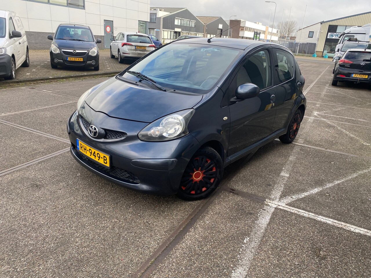 Toyota Aygo - 1.0-12V/5drs/1jaar apk/1e EIG/dealeronderhouden/ airco/ EL-ramen/ zeer nette auto. - AutoWereld.nl