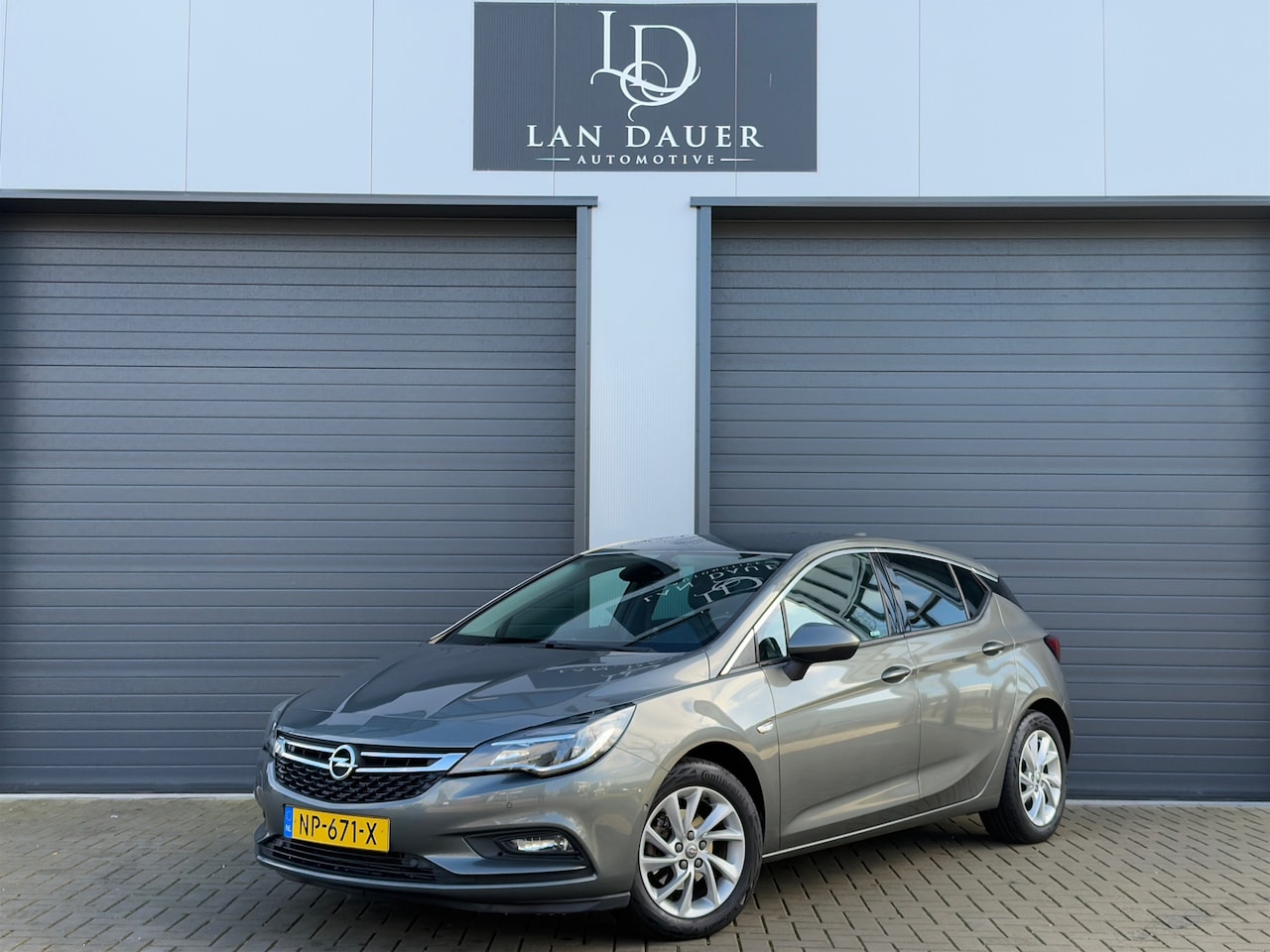 Opel Astra - 1.4 Innovation / CAM / Lage KM / Leder / CarPlay - AutoWereld.nl