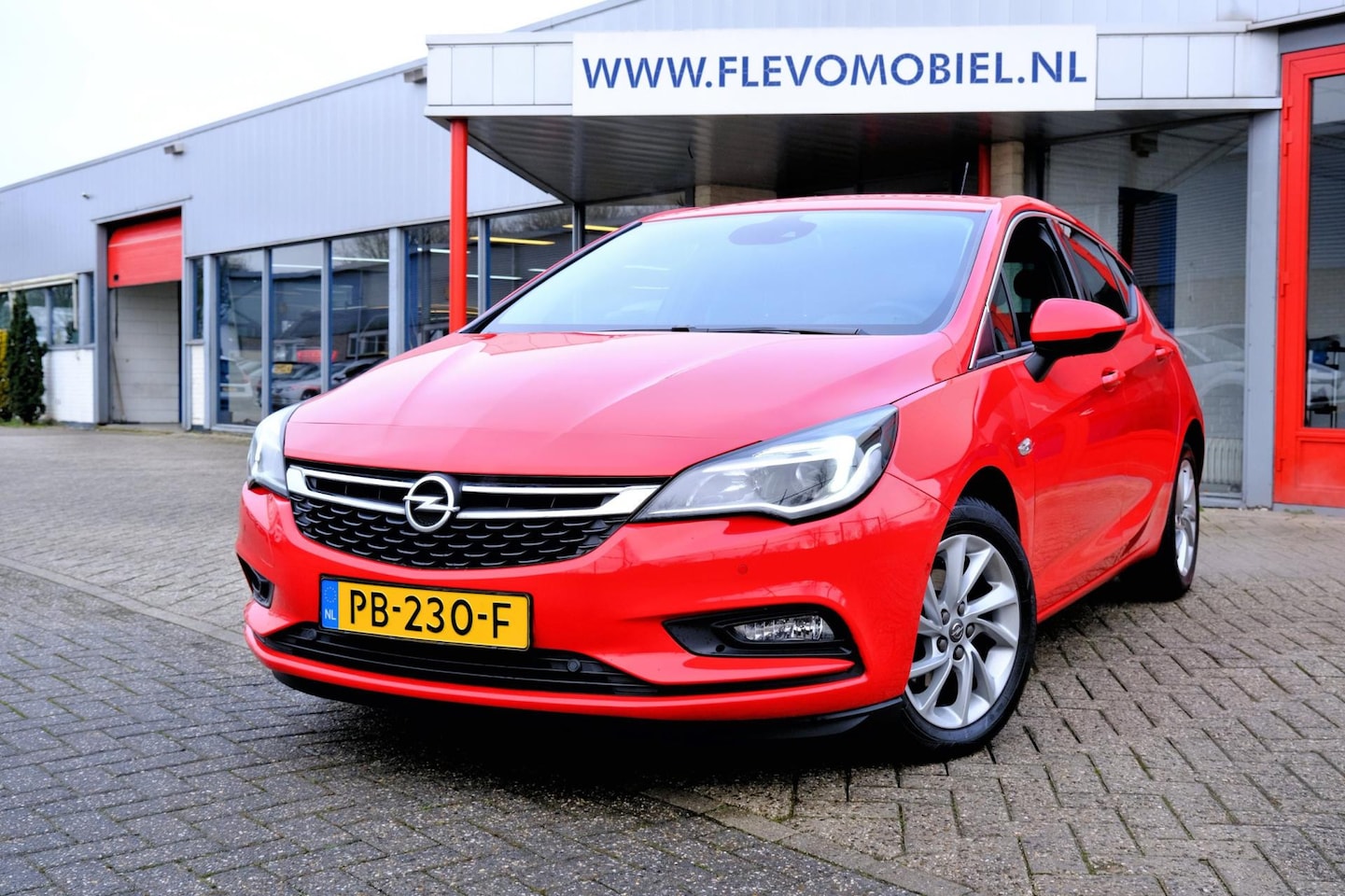 Opel Astra - 1.0 105 PK Innovation Aut. LMV|CAM|PDC - AutoWereld.nl