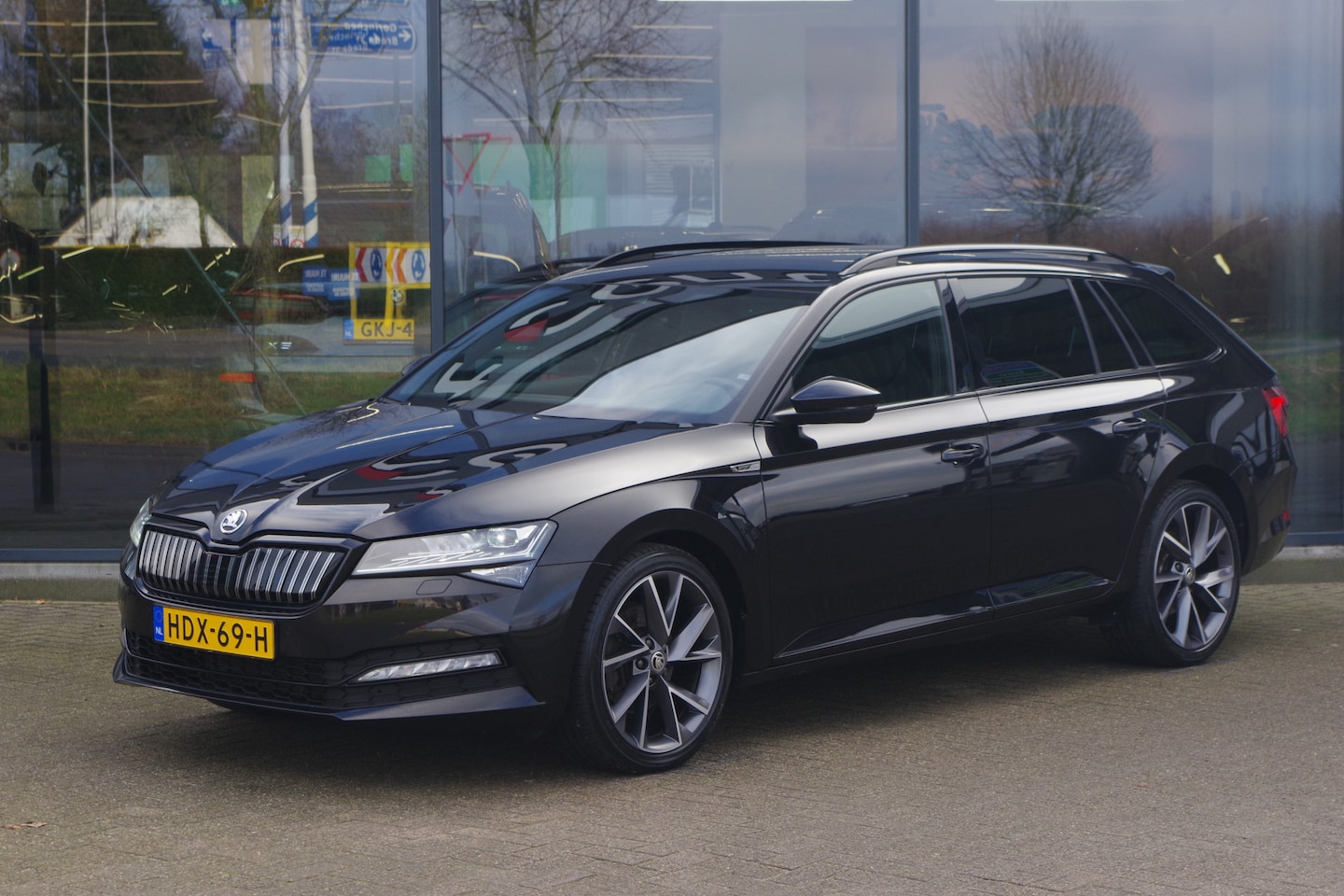 Skoda Superb Combi - 1.4 TSI iV 218 PK Sportline BNS PHEV, Trekhaak, Carplay, Camera, Memory - AutoWereld.nl