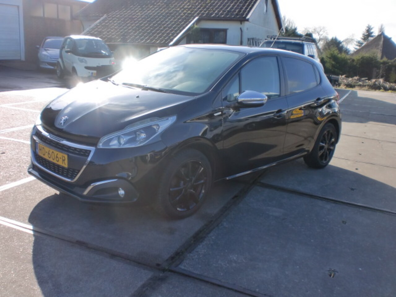 Peugeot 208 - 1.2 VTI URBANSOUL BJ2015 KM170 LEASE€103 NAP - AutoWereld.nl