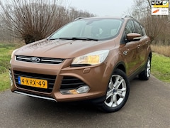 Ford Kuga - 1.6 Titanium / Airco / Navigatie / Camera / Leder Interieur / Elektrische Voorstoel en Laa