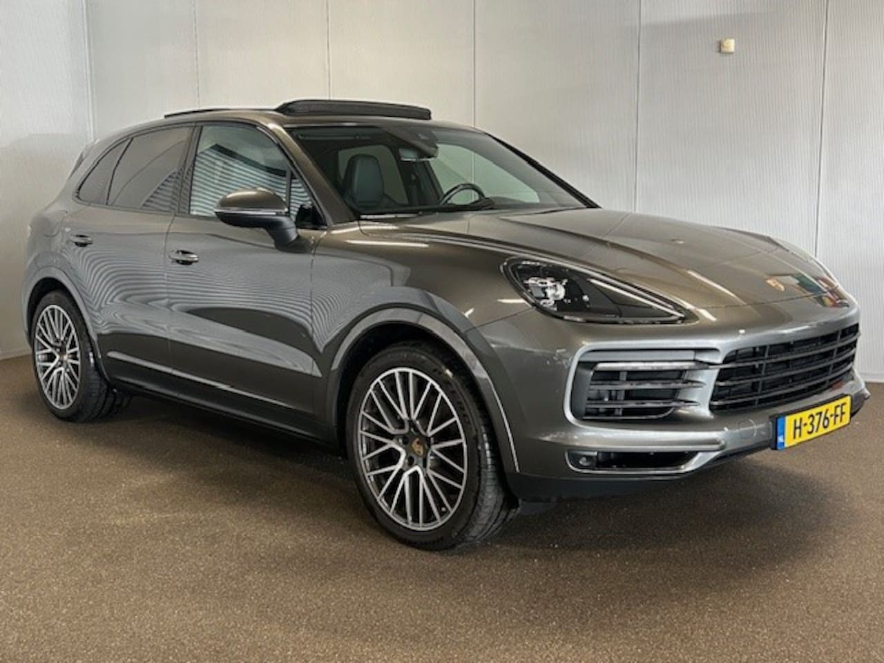 Porsche Cayenne - 3.0 E Hybrid-PANORAMA-LUCHTVERING-SPORT CHRONO-ADAP. STOELEN-COMPLEET - AutoWereld.nl