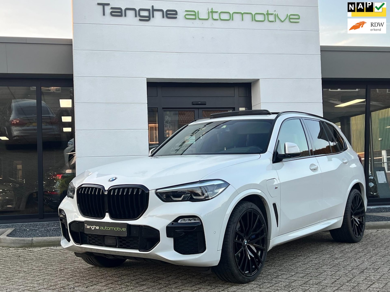 BMW X5 - XDrive45e, Panodak, Trekhaak, Comf.stoelen, H&K, Warmtecomfort, Display Key - AutoWereld.nl