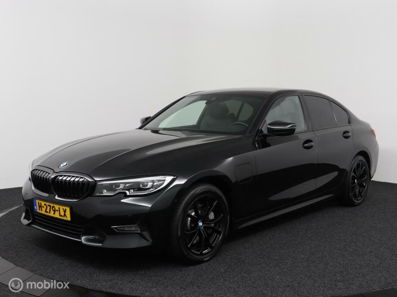 BMW 3-serie - 330e Aut8 184Pk plug-in Hybride Sport Line | Clima | Camera | Appple car-play | Parking Pa - AutoWereld.nl