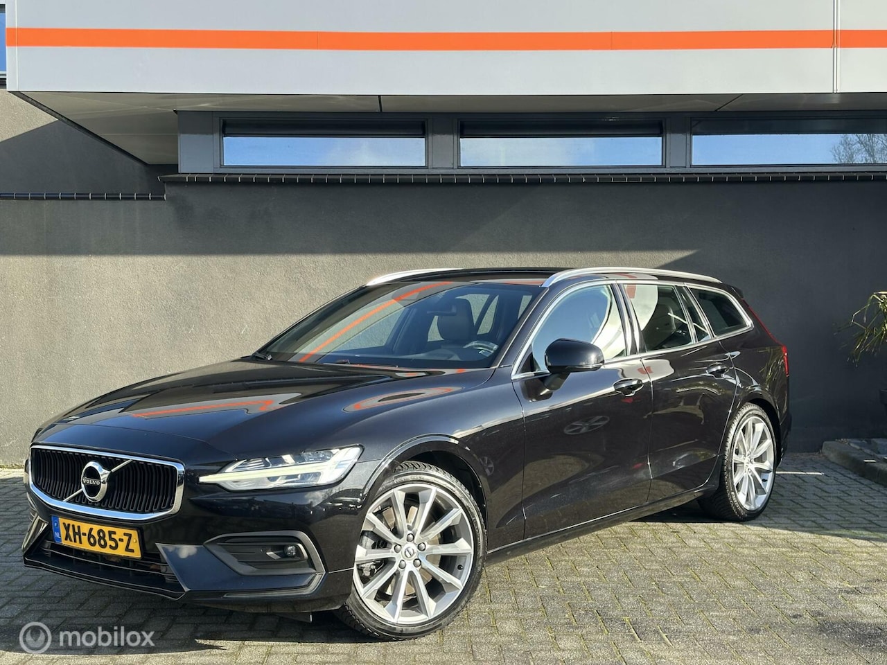 Volvo V60 - 2.0 T5 Momentum / 1 jaar garantie / Top conditie - AutoWereld.nl