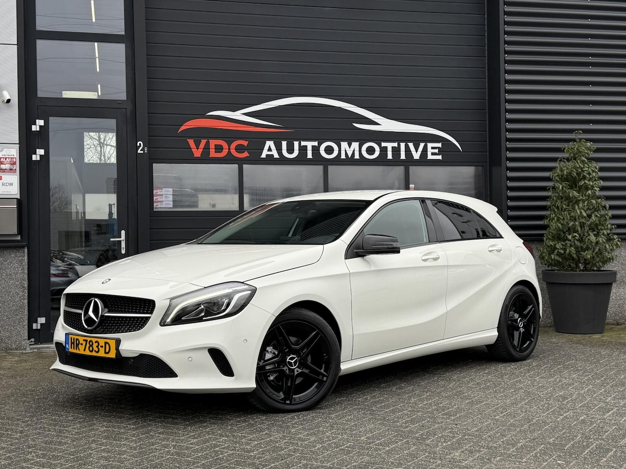 Mercedes-Benz A-klasse - 160 AMG Velgen | Apple Carplay | Night | Stoelverwarming | Facelift | Parkeersensoren | Na - AutoWereld.nl