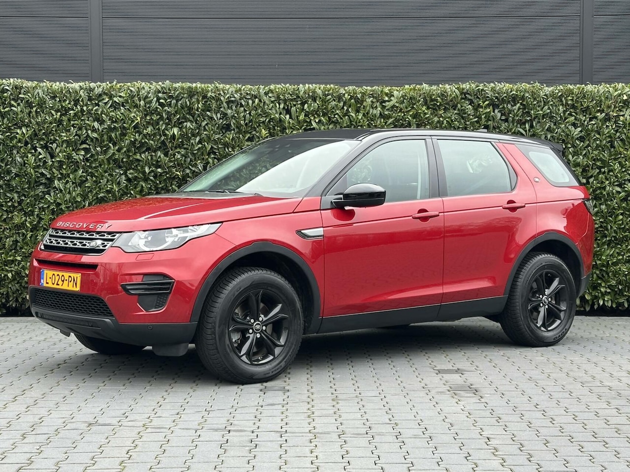 Land Rover Discovery Sport - 2.0 TD4 SE LEDER, CRUISE, NAVI, KEYLESS, CAMERA, PDC, STOELVERWARMING, LICHTMETAAL 17" EXT - AutoWereld.nl