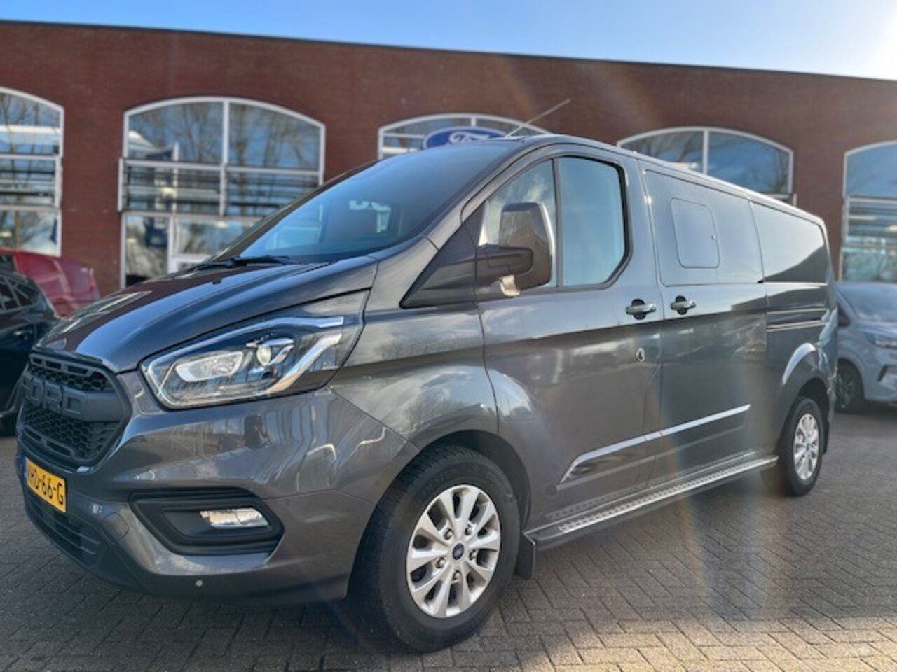 Ford Transit Custom - 300 2.0 TDCI L2H1 Limited DC AUTOMAAT I 2x SCHUIFDEUR I CAMERA I LEDER I INKLAPBARE IMP. I - AutoWereld.nl